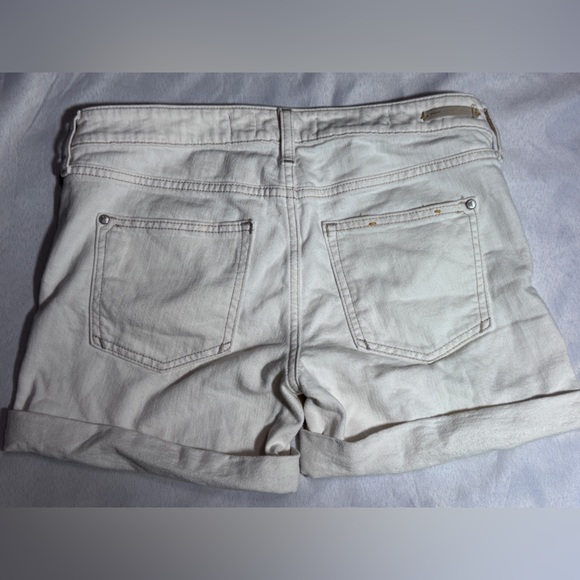 Anthro Pilcro and the Letterpress Cream Cuffed Denim Shorts EUC - Picture 3 of 4
